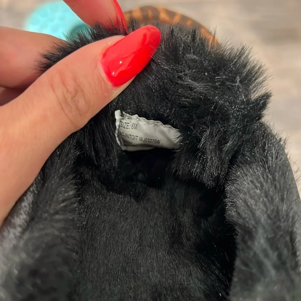 🔥Leopard Print Fur Lined Loafers with Gold Accents🔥 - Picture 3 of 5